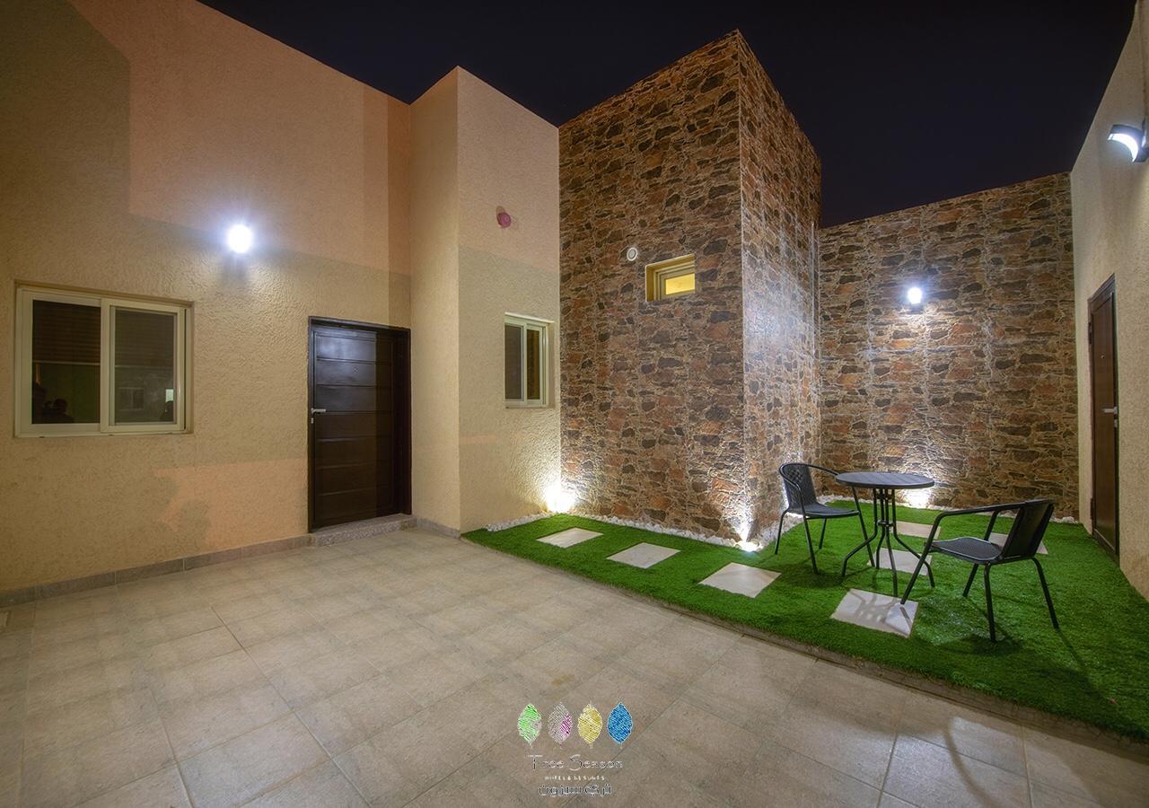 Tree Season Chalets Hotel Khamis Mushait Exterior photo